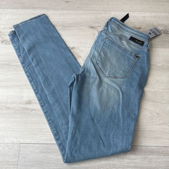 MAVI gold Alexa Skinny Jeans
Midrise size 27 Light Weight NWT - Picture 6 of 8